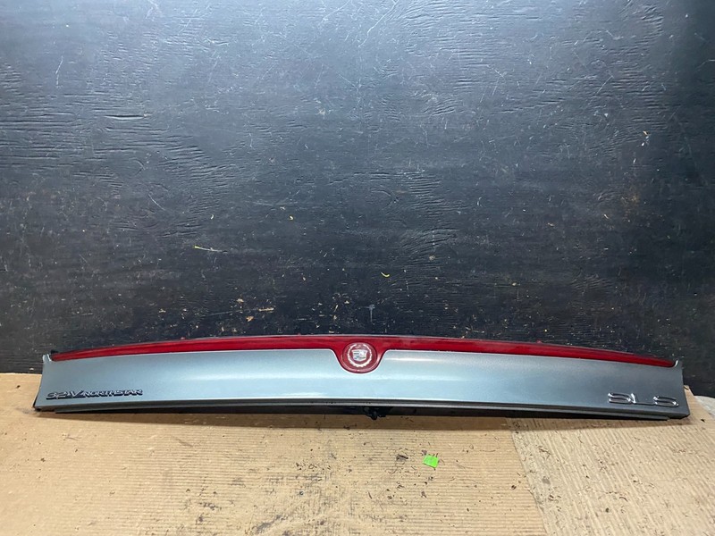 2001 to 2004 Cadillac Seville SLS Rear 3rd Break Light lid mounted OEM V9570 PS
