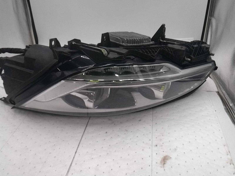 Used Left Headlight Assembly fits: 2020 Lincoln Aviator LED w/o adaptive headlam