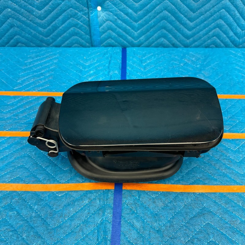 2012–2016 BMW 328i F30 Fuel Filler Door Flap Assembly Schwarz 2 (668) OEM