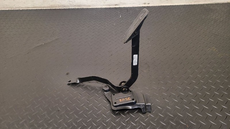 03-07 GMC Savana Accelerator Gas Pedal Assembly OEM 15166478