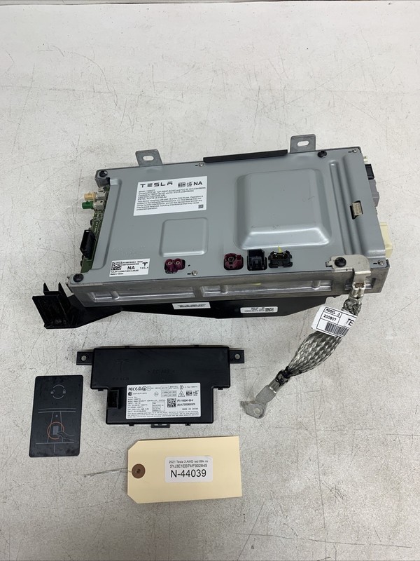 2021 TESLA Model 3 MCU Computer w/vsec & key Intel AWS 1566786-00-C 44039 U1