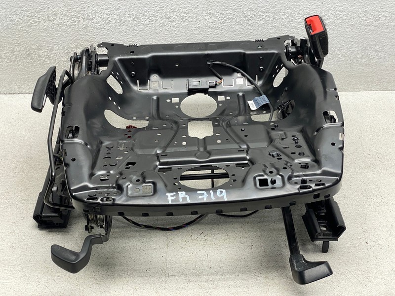 2017-2019 AUDI A3 FRONT RIGHT PASSENGER SIDE SEAT FRAME TRACK OEM LOT719