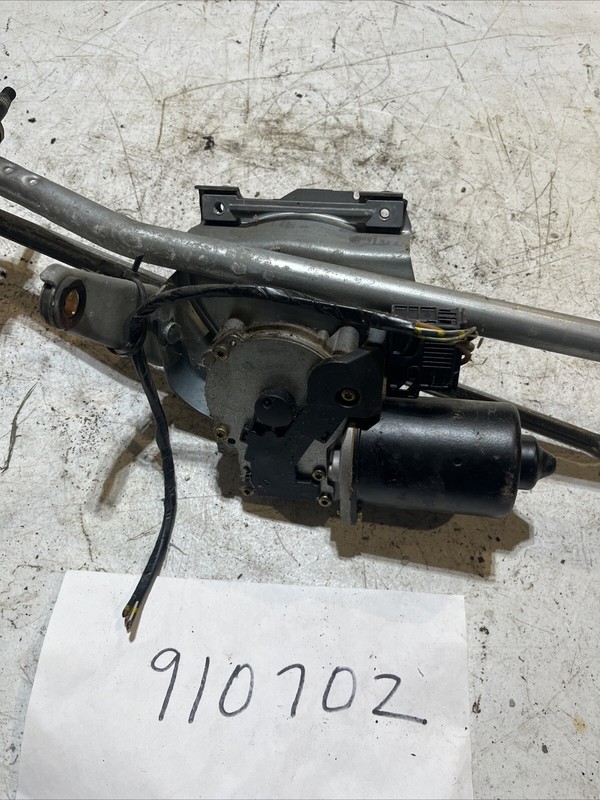 1997 BMW 318i E36 windshield wiper transmission 61618203259