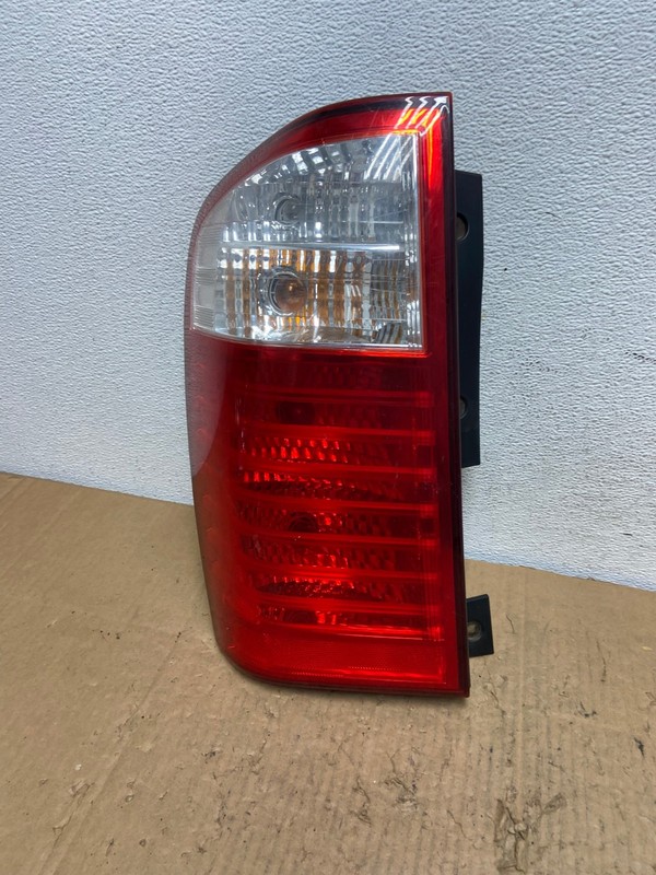 2007 to 2010 Kia Sedona Left Driver LH Side Tail Light Oem AD2540 LK