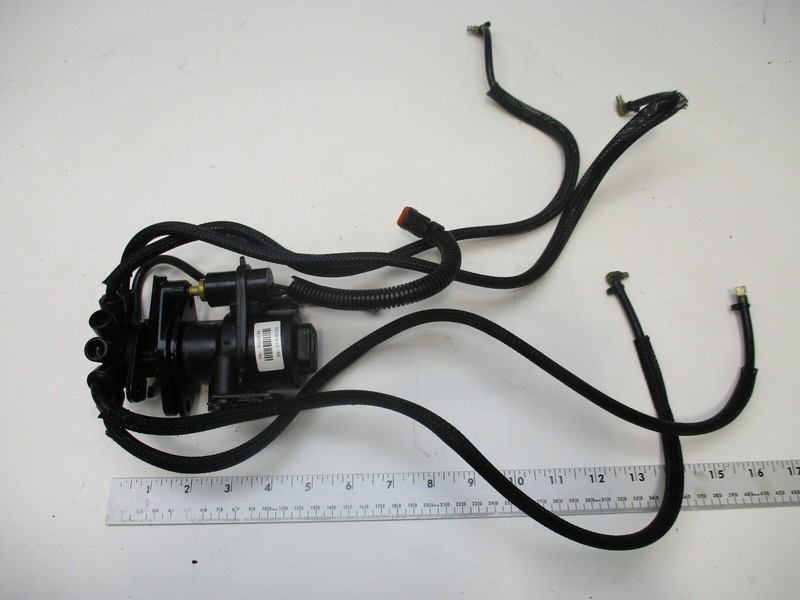 5000836 Evinrude Ficht Outboard Oil Injector-Manifold Assembly