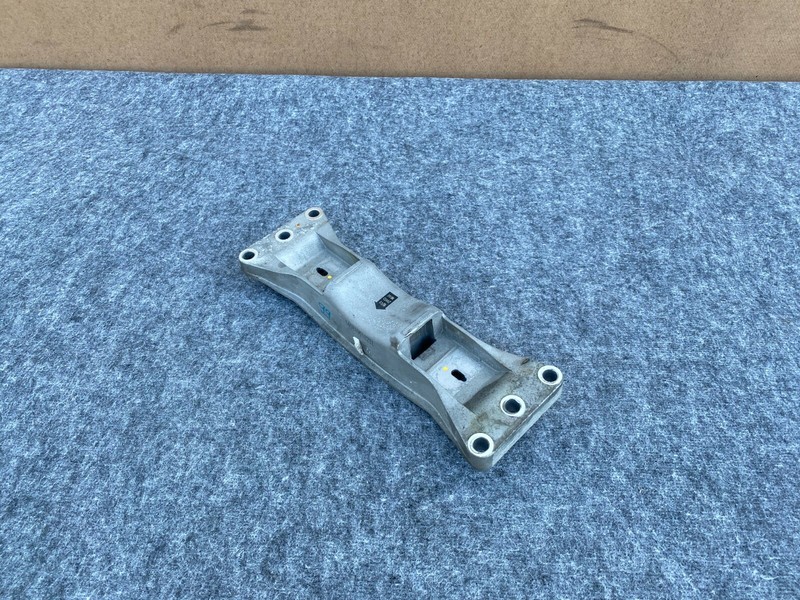 HYUNDAI GENESIS & G80 SEDAN 2015-2019 OEM TRANSMISSION BRACKET HOLDER RWD. 88K
