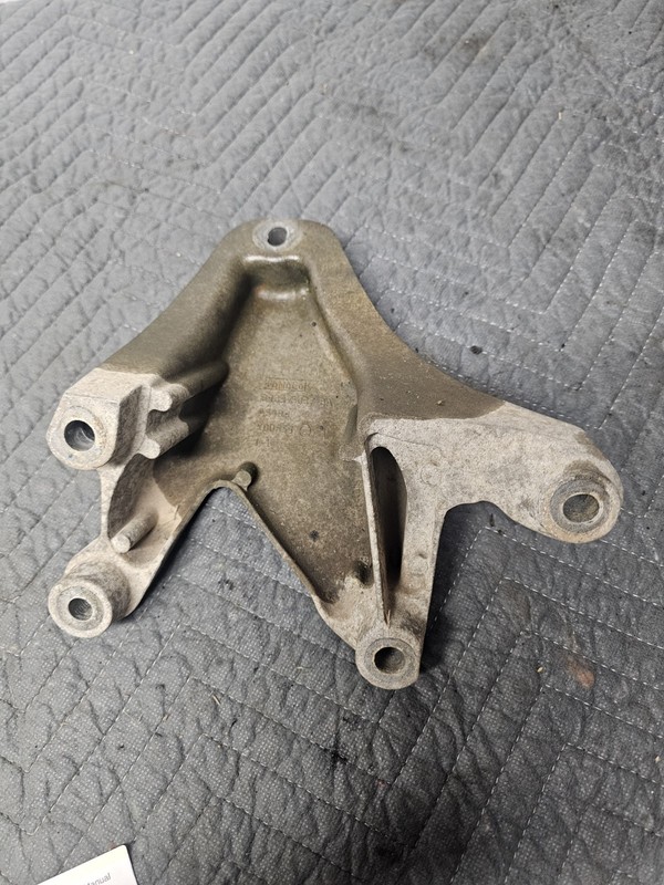 Bracket Right For FORD Mustang USABR336037BA
