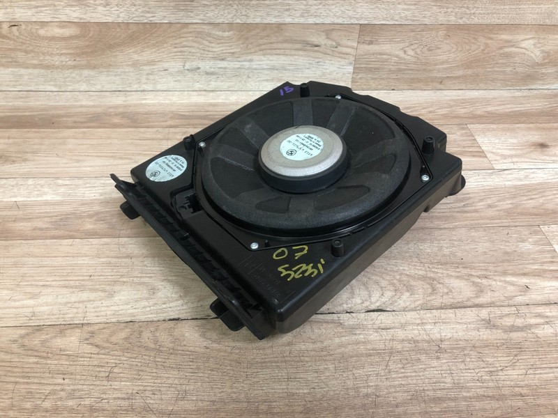 BMW OEM E60 E63 E64 528 535 645 650 FRONT RIGHT SIDE SUBWOOFER SPEAKER 04-10 4