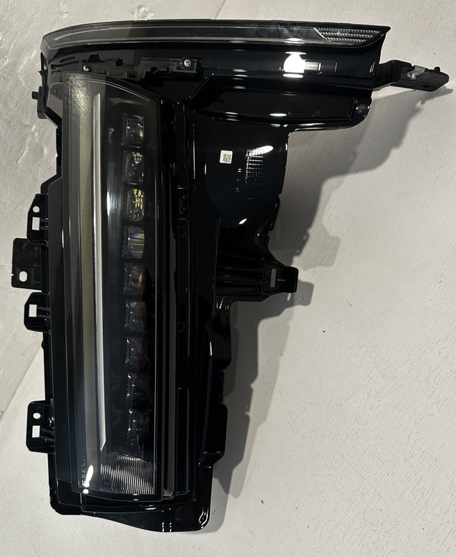 2023-24 CADILLAC LYRIQ ELECTRIC HEADLAMP ASSY RH OEM PART# 85615802