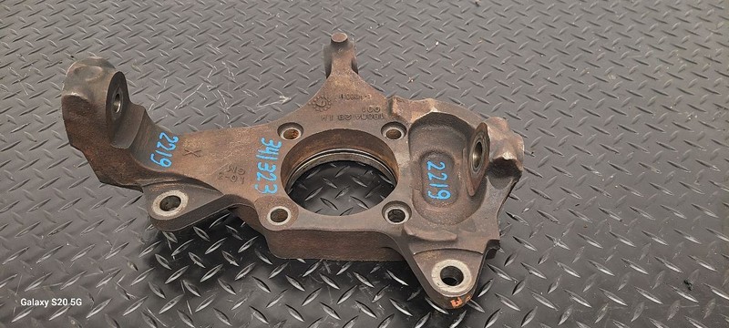 03-24 GMC Savana 3500 Van Front Left Driver Spindle Knuckle OEM 84583305