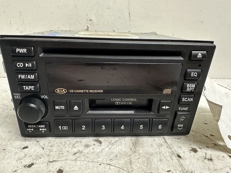 2003-2005 Kia Sedona Am Fm Cassette Radio Stereo 2 DIN Disc CD Player Oem