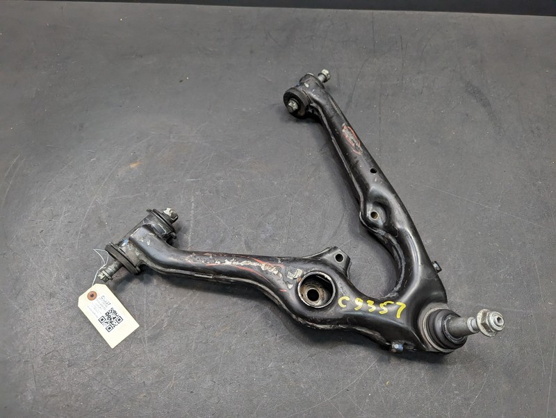 Front Left Lower Control Arm 2017 Cadillac Escalade ESV 84114505 2015 - 2020 X