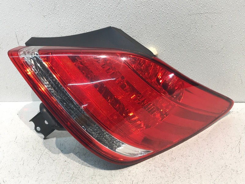 2005-2010 Toyota Avalon Right RH Passenger Side Halogen Tail Lamp OEM