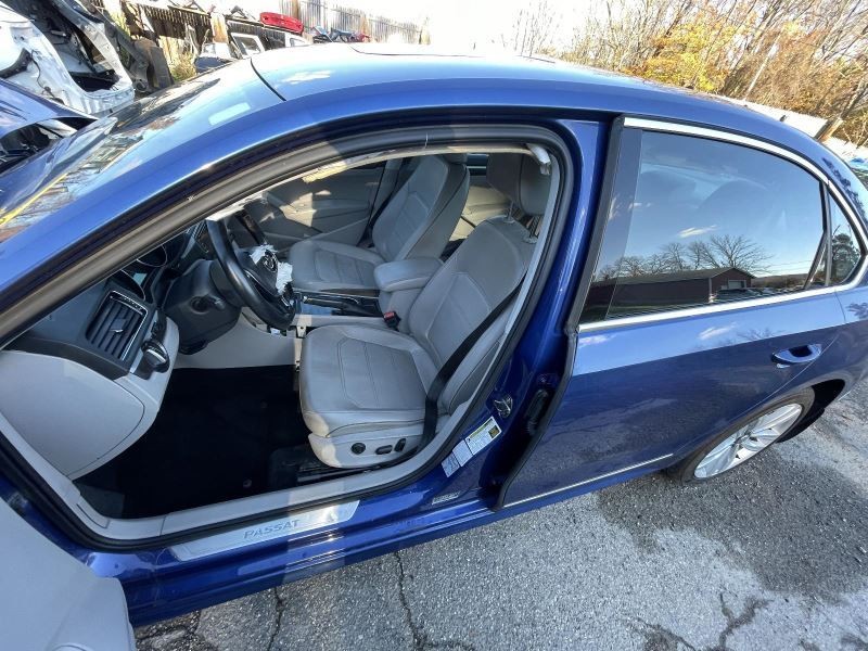 2012-2019 VOLKSWAGEN PASSAT LEFT ROCKER W/POST BLUE PC:0A0A 66K -SPORT- 50929