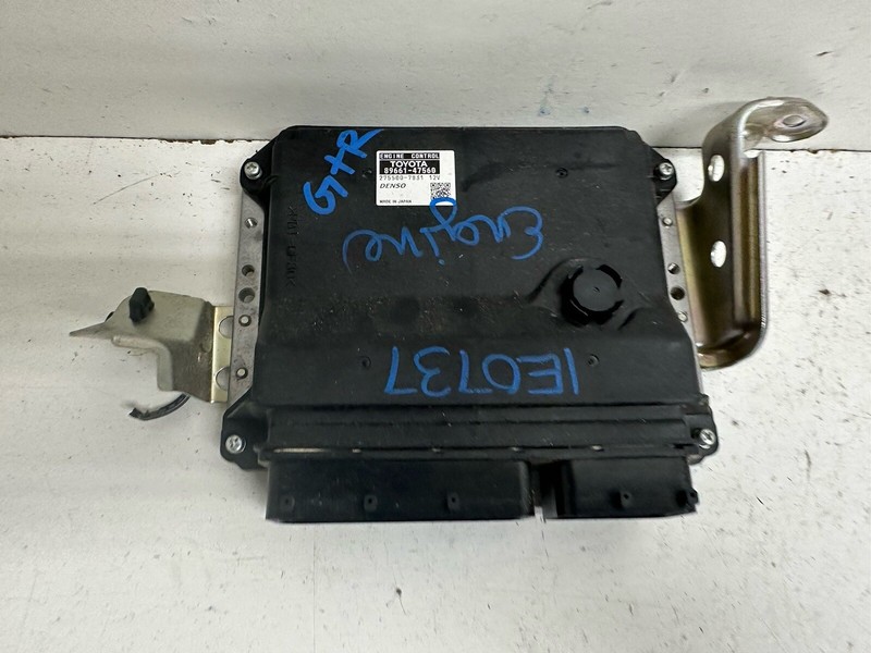 2014 Toyota Prius V VIN EU 7th & 8th digit Engine Computer Control Module Ecu Oe