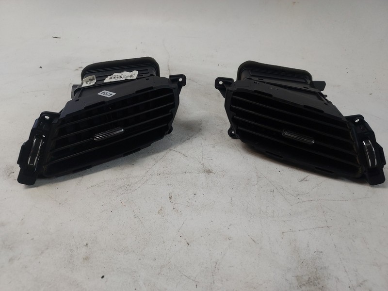 2011-2017 Hyundai Veloster Base Front Right and Left Side Center Dash Air Vent