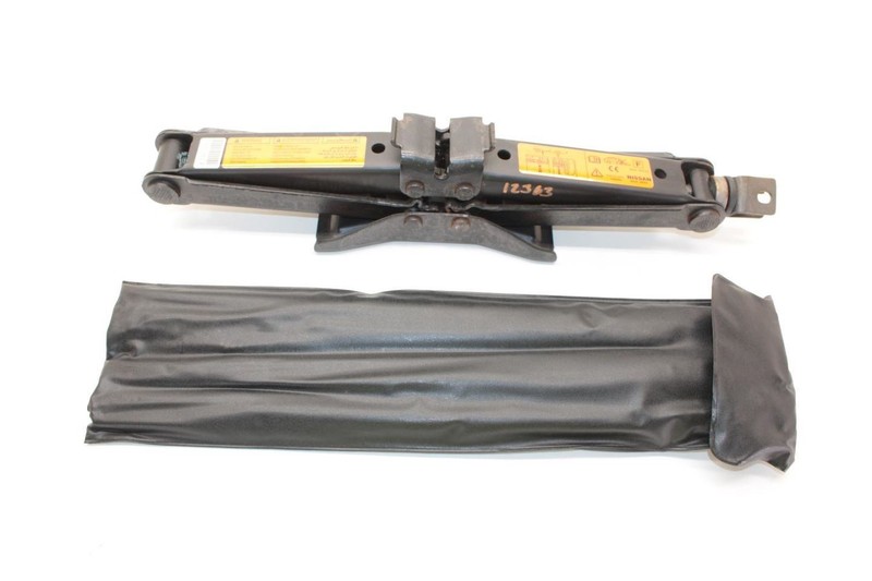 22-25 Nissan FRONTIER 3.8L V6 Scissor Jack and Tool Kit