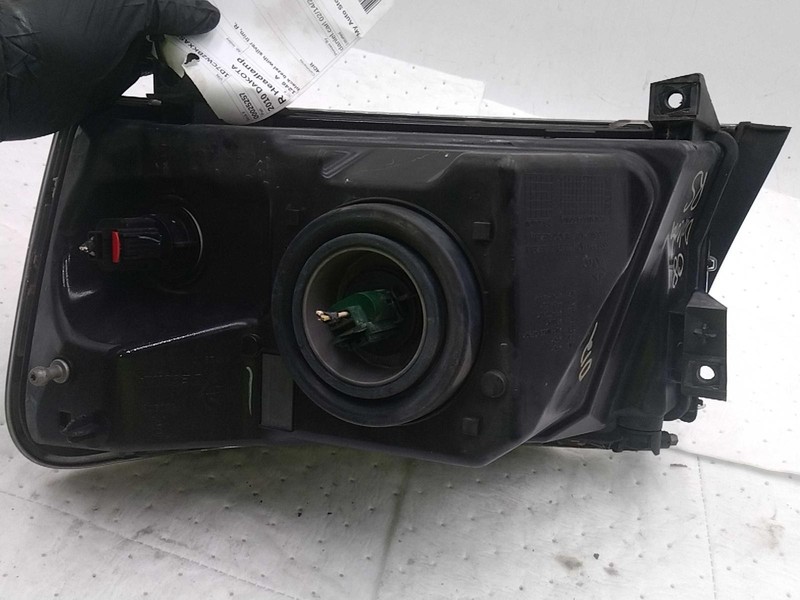 2010 Dodge Dakota Right Headlight Assembly Black Bezel 134822 Used 143k Miles