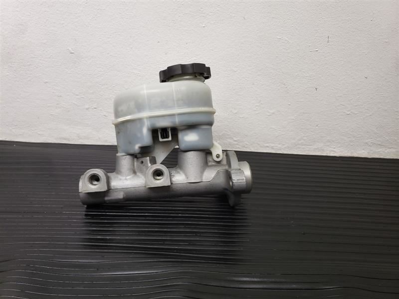 00-05 Chevrolet Venture Brake Master Cylinder OEM 18060780