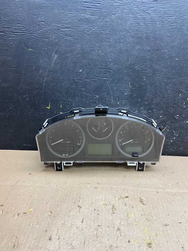 2008 2010 Land Rover LR2 Speedometer Cluster Gauge OEM U4961 DG