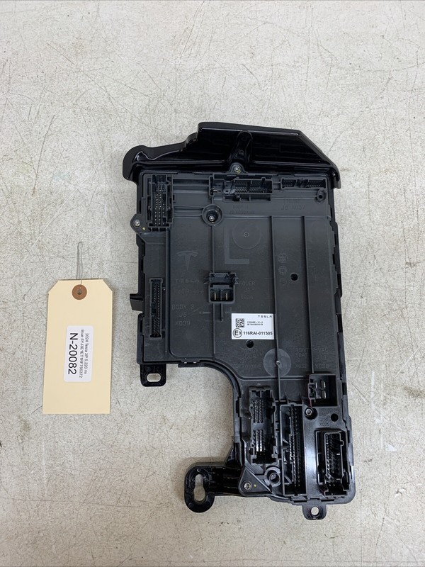 ⚡️24-25 Tesla M3 Front Left Frunk Low Voltage Body Controller Module 20082 B93