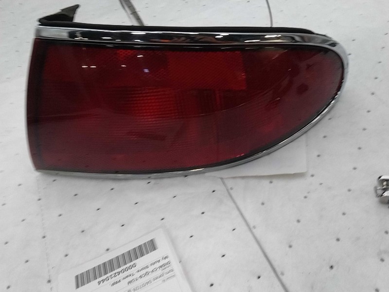 2002 Buick Century Right Tail Light Assembly Red OEM 367874 172K Miles