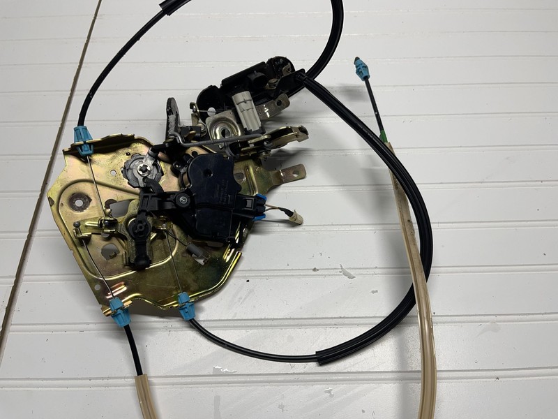 01-06 Cadillac Escalade Trunk Lid Latch Assembly Oem Tested