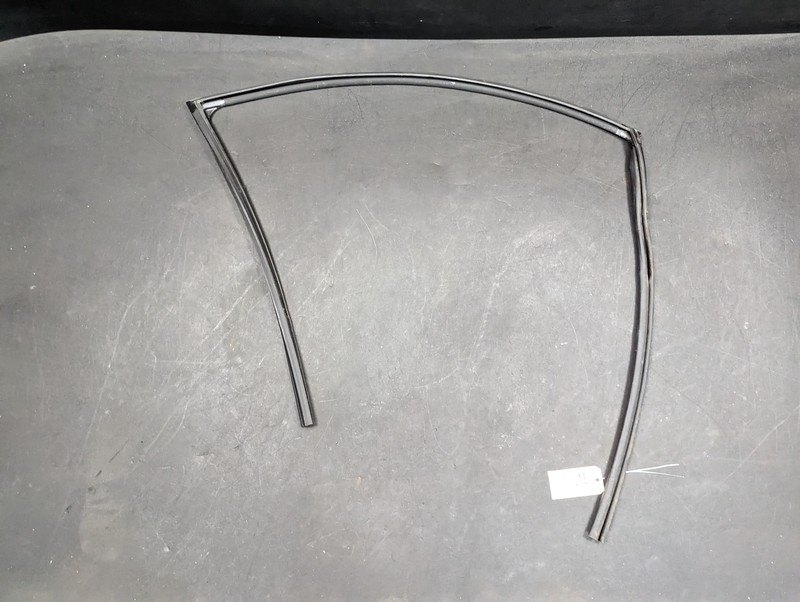 Front Right Door Window Glass Run Channel 2018 Nissan Pathfinder 2013 2014- 2020