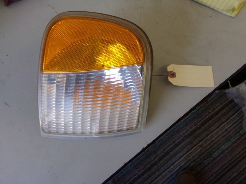 Ford F75Z-13200-A1998 Expedition Eddie Bauer Passenger Turn Signal