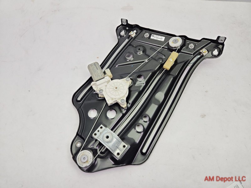 2009 BMW 135i 128i E88 Convertible Rear Left Quarter Glass Window Regulator