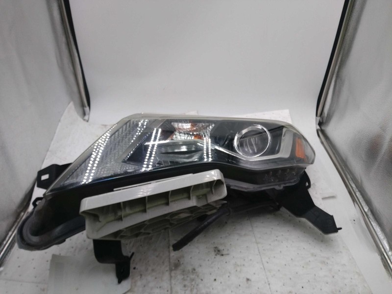 Used Left Headlight Assembly fits: 2017 Nissan Pathfinder halogen Left Grade A