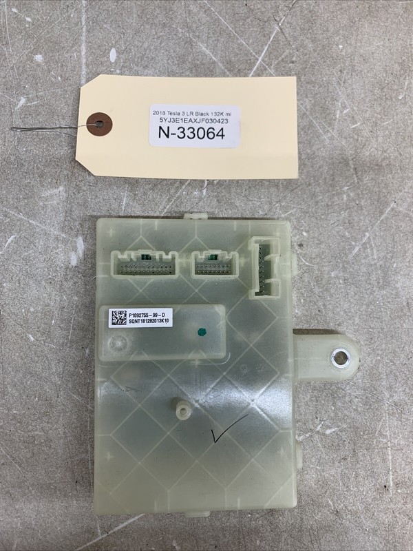 17-23 Tesla Model 3 Charge Port ECU Computer Unit Module 1092755-99-D 33064 B135