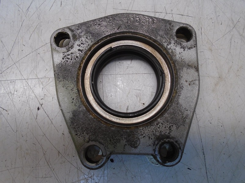 B6f OMC Stringer Intermediate Housing Sterndrive 981554 2-909511 Seal Retainer