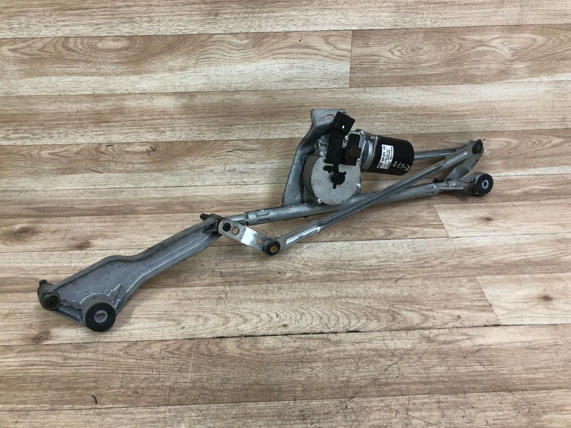 MERCEDES BENZ OEM W251 R350 R500 FRONT WINDSHIELD WIPER WITH MOTOR 06-13 4