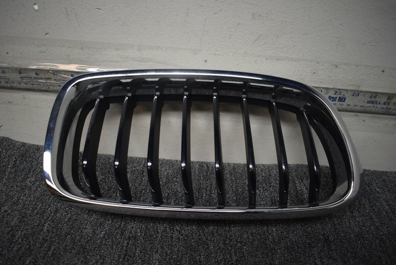 BMW FRONT GRILLE RIGHT SIDE FACTORY OEM