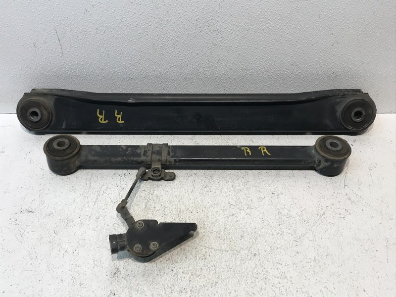 2010 - 2020 CADILLAC ESCALADE OEM RIGHT REAR UPPER & LOWER CONTROL ARM SET