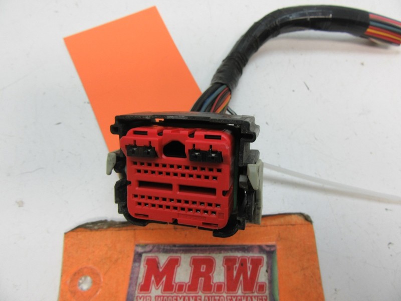 WIRE PLUG CONNECTOR HARNESS END OFF ENGINE COMPUTER ECM MODULE ECU 2.3L MOTOR