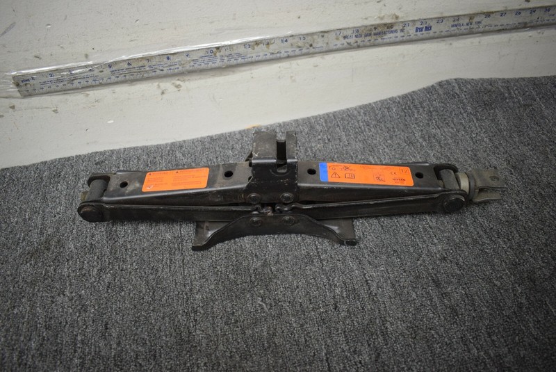 NISSAN JACK FACTORY OEM