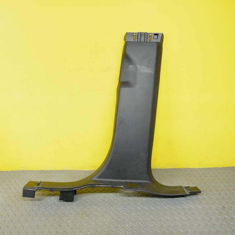 2019-2026 GMC SIERRA 1500 Right B Pillar Lower Trim Cover Panel Oem 84034262
