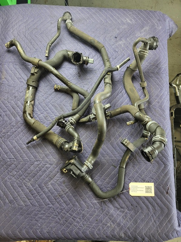 Used Oem Volkswagen Set Engine Coolant Hose Tube for 2020-2022 Passat 2.0L FWD
