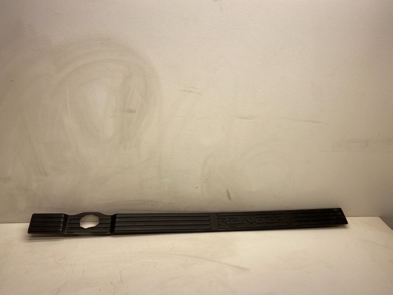 2007-2011 FORD RANGER EXTENDED CAB RIGHT SIDE DOOR SILL TRIM COVER PLATE OEM