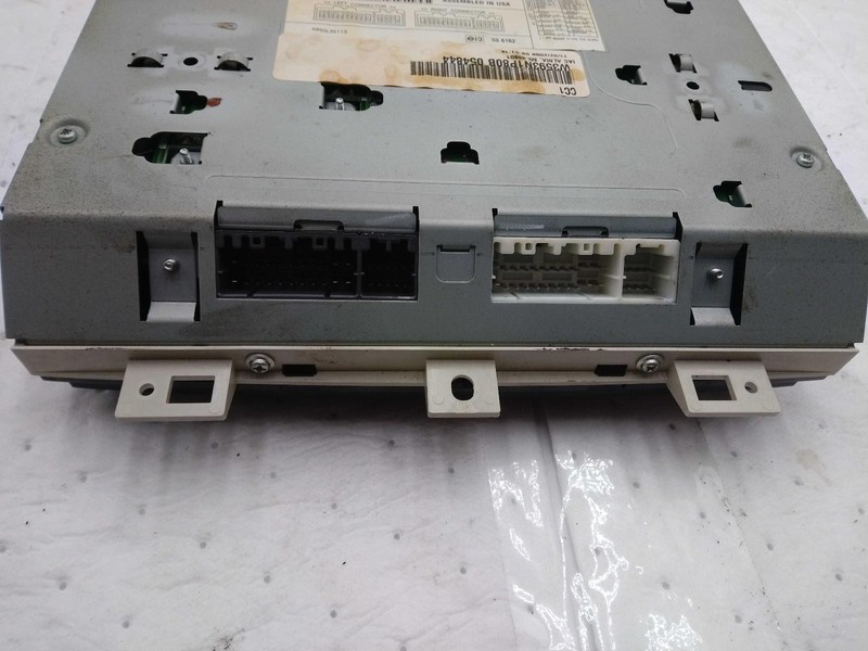 2010 Chrysler Town & Country Infotainment Display Red 89000 Miles Used Part
