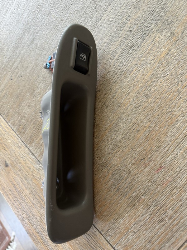 2000-2005 Chevy Impala RH Front Door Arm Rest Window Switch Bezel Gray OEM 17746