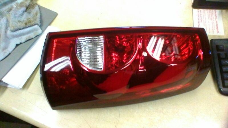 Passenger Tail Light Fleetside Fits 03 SILVERADO 1500 PICKUP 104678