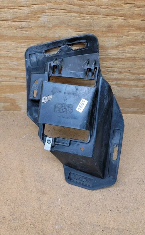 2013 2014 2015 2016 GMC ACADIA Rear Bumper Blind Spot Bracket Right Side OEM