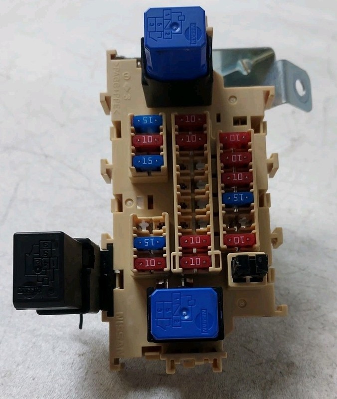 2007-2015 NISSAN VERSA 1.8L AT SDN FUSE RELAY BOX OEM 2683-22