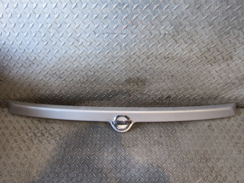 04 NISSAN MAXIMA REAR TRUNK LID MOULDING TRIM 3.5L
