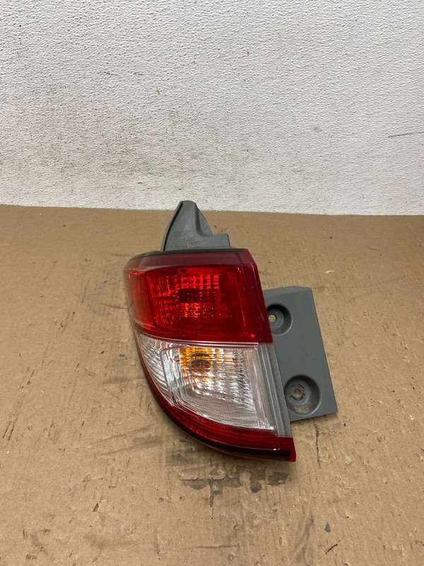 2011 to 2017 Nissan Quest Left Passenger LH Side Tail Light Oem AD7826 LK