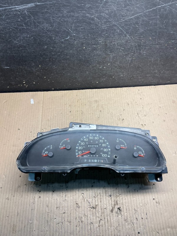 2001 - 2002 Ford Econoline E250 E350 Van Speedometer Instrument Cluster X0912 DG