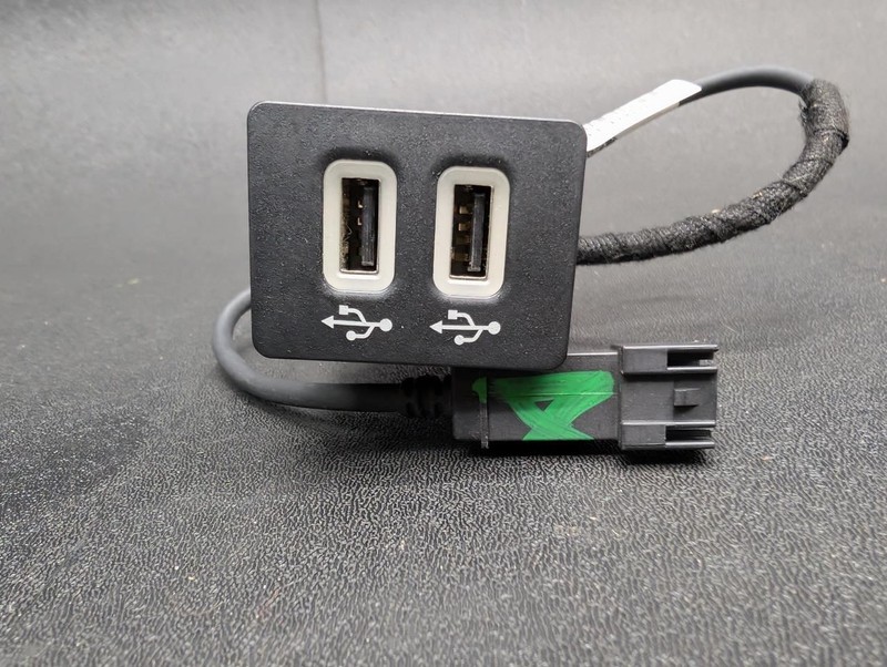 Dual USB Adapter w/ Wire Cable 2017 Lincoln Continental HP5T-14F014-BC 18 - 20